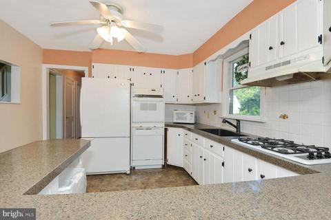 169 W Upper Ferry Rd, Ewing, NJ 08628 photo 3