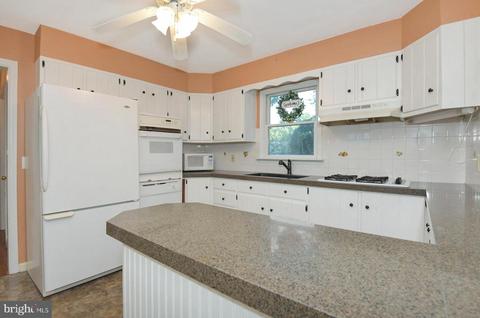 169 W Upper Ferry Rd, Ewing, NJ 08628 photo 2