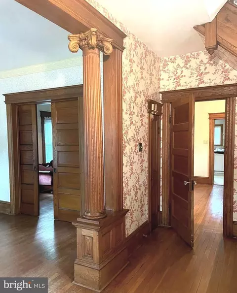 14 Monroe Ave, Lawrence, NJ 08648