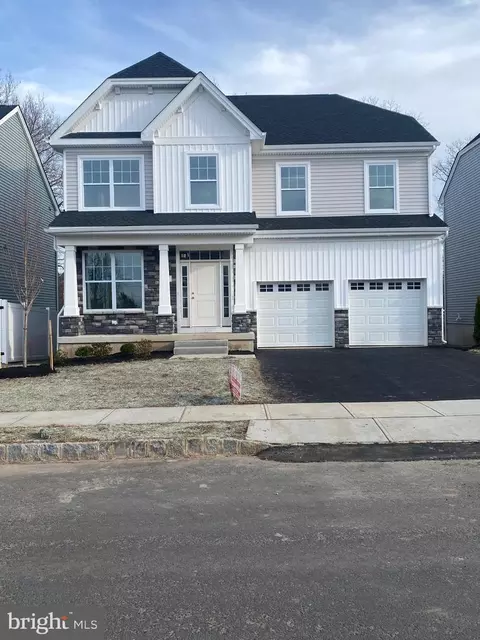 5 Misty Meadow Ln, Hamilton, NJ 08619