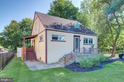 869 Edinburg Rd, Hamilton, NJ 08690