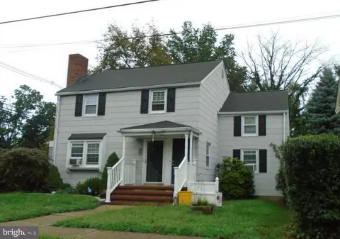 2 Hazelhurst Ave, Ewing, NJ 08638