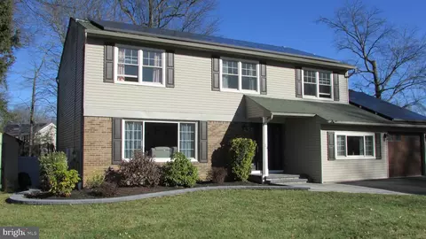 13 Pembroke Ct, Lawrence Township, NJ 08648