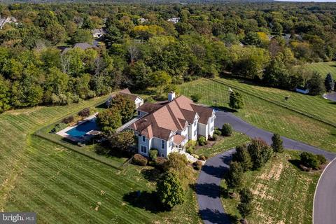 23 Tara Way, Pennington, NJ 08534