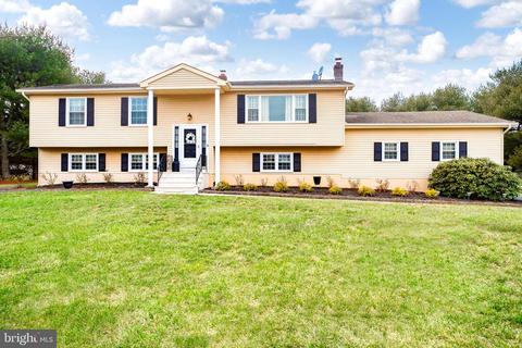 8 E Acres Dr, Hamilton, NJ 08620