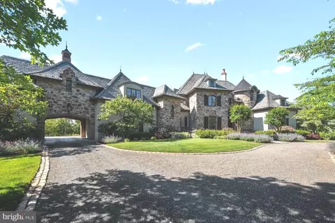 102 Grandview Ave, Hopewell, NJ 08525