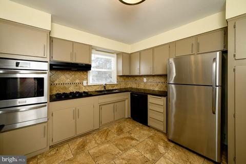 16 Gloucester Ln, Ewing, NJ 08618 photo 8