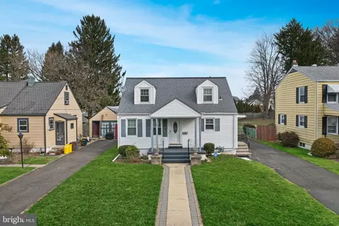 38 Iowana Ave, Ewing, NJ 08638