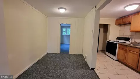 355 Oakland St, Trenton, NJ 08618