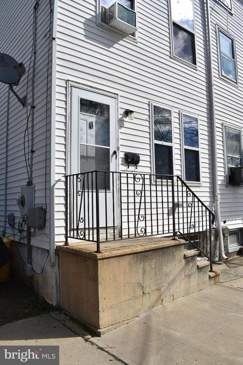 32 Humboldt St, Trenton, NJ 08618