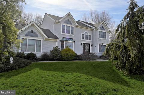 19 Hamton Ct E, Robbinsville, NJ 08691