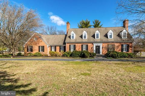 6 Western Pine St, Pennington, NJ 08534