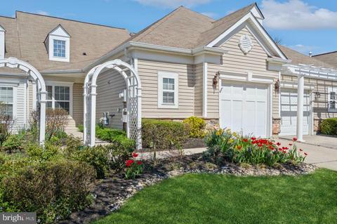 37 Sparrow Dr, Hamilton, NJ 08690
