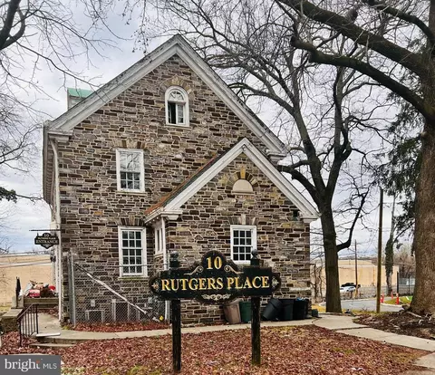 10 Rutgers Pl, Trenton, NJ 08618