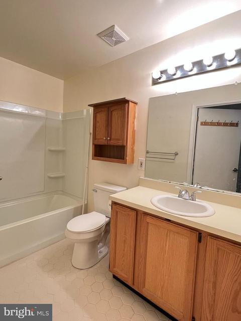 493 Silvia St, Trenton, NJ 08628 photo 8
