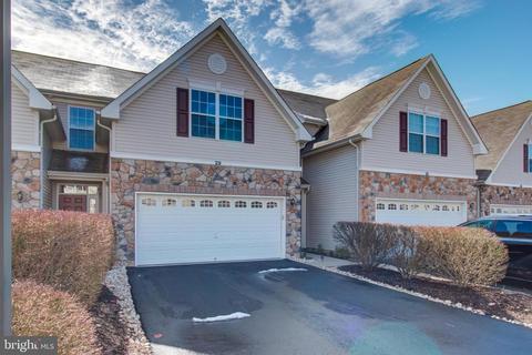 29 Blake Dr, Pennington, NJ 08534