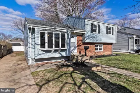 32 Dixmont Ave, Ewing, NJ 08618