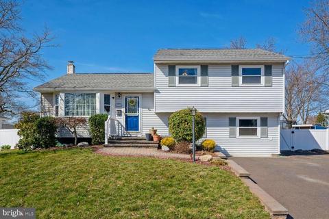 135 Gary Dr, Hamilton, NJ 08619