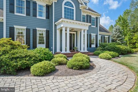6 Lake Baldwin Dr, Pennington, NJ 08534