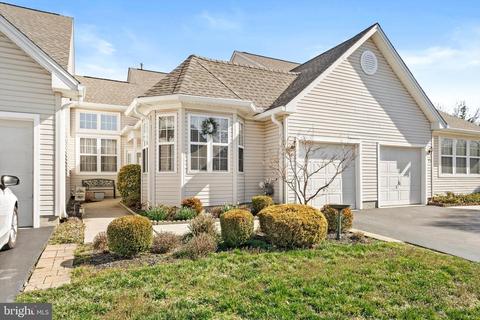3 Fallview Ct, Hamilton, NJ 08690