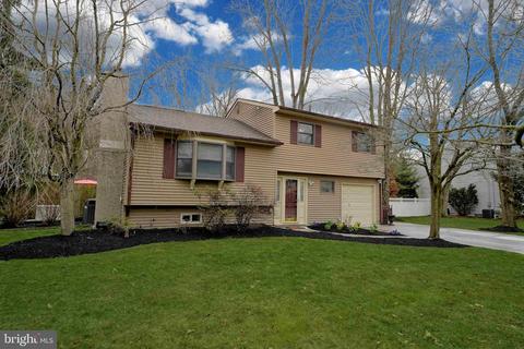 40 Piney Branch Rd, Cranbury, NJ 08512