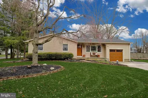 1 Glen Oak Dr, East Windsor, NJ 08520