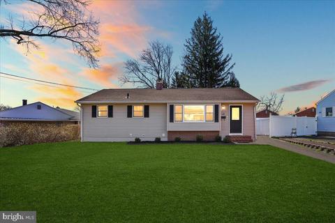 41 Shelburne Dr, Ewing, NJ 08638