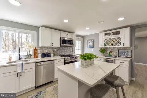 151 Hazelhurst Ave, Lawrenceville, NJ 08648