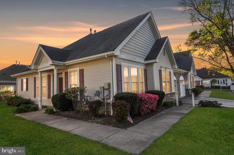 22 Goldfinch Dr, Hamilton, NJ 08690