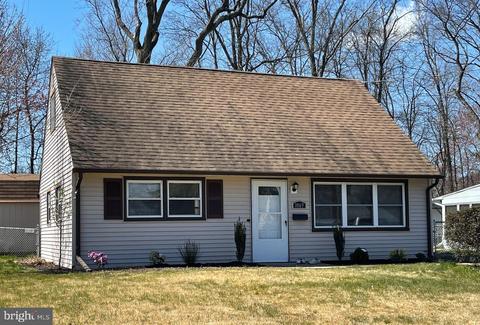 1069 Fireside Ave, Ewing, NJ 08618