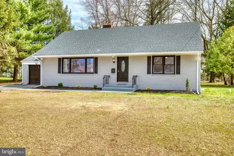 7 Diane Dr, Ewing, NJ 08628