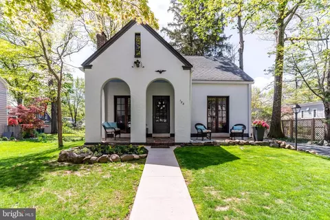 128 Voorhees Ave, Pennington, NJ 08534