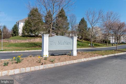 442 Masterson Ct, Ewing, NJ 08618 photo 2