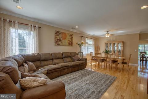 5 Hester Ct, Pennington, NJ 08534 photo 3
