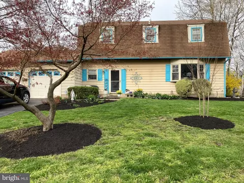 21 Crestwood Dr, Hamilton, NJ 08690