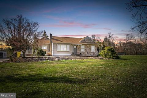 26 Woosamonsa Rd, Pennington, NJ 08534