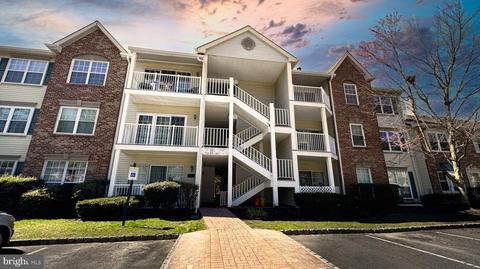 37 Chambord Ct, Hamilton, NJ 08619