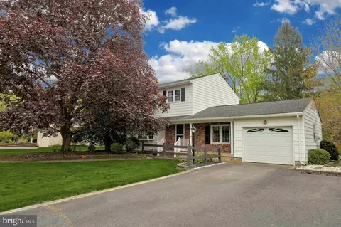117 Oak Creek Rd, East Windsor, NJ 08520