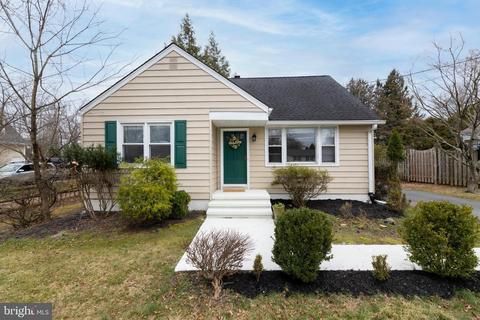 28 Crest Ave, Pennington, NJ 08534