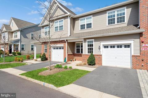 17 Tucker Way, Pennington, NJ 08534