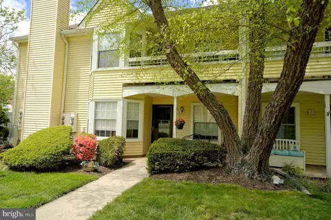 25 Dennis Ct, Hightstown, NJ 08520