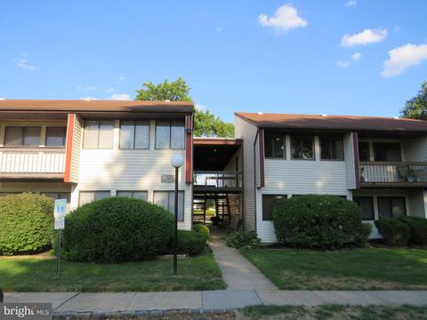 13 E Avon Dr, Hightstown, NJ 08520