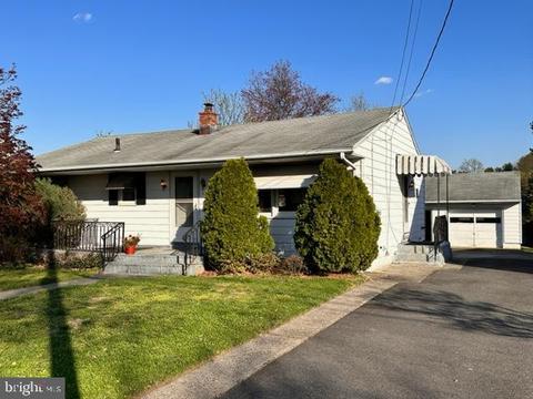 31 Holt Cir, Hamilton, NJ 08619