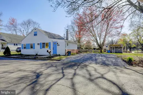 47 Ribsam St, Hamilton, NJ 08619