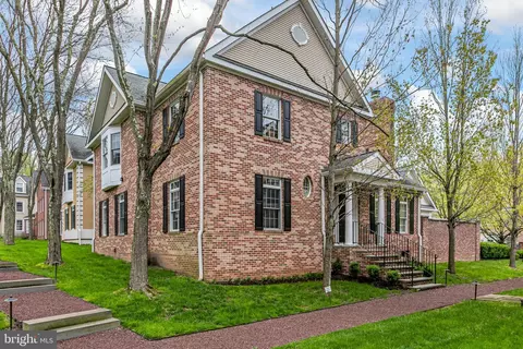 24 Governors Ln, Princeton, NJ 08540