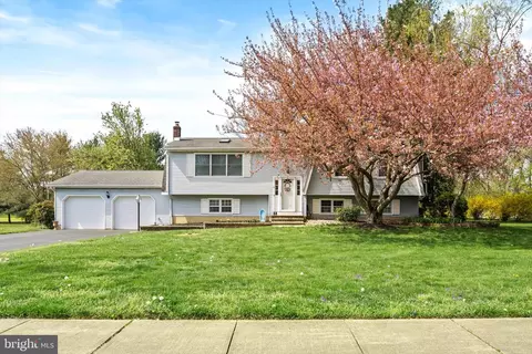 20 E Acres Dr, Hamilton, NJ 08620