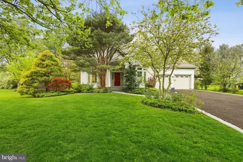 18 Leicester Ct, Princeton, NJ 08540
