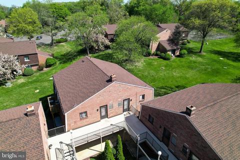 414 Meadow Woods Ln, Lawrence Township, NJ 08648