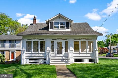 735 Lake Dr, Lawrence Township, NJ 08648