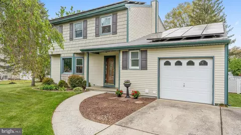 19 Greenbrook, East Windsor, NJ 08512